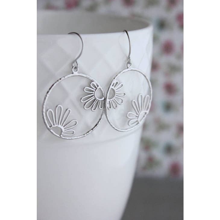 APPE Daisy Hoop - Silver Floral Filigree Earrings