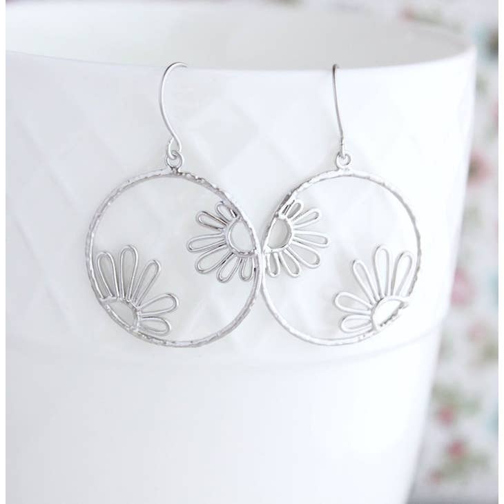 APPE Daisy Hoop - Silver Floral Filigree Earrings