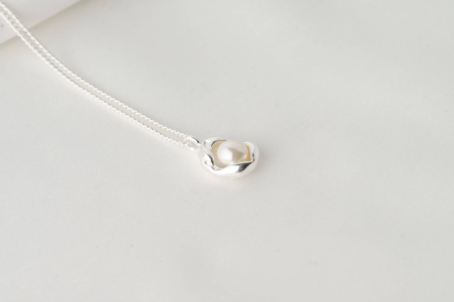 Blueyejewelry Necklace Dainty Sterling Silver Pearl Pendant