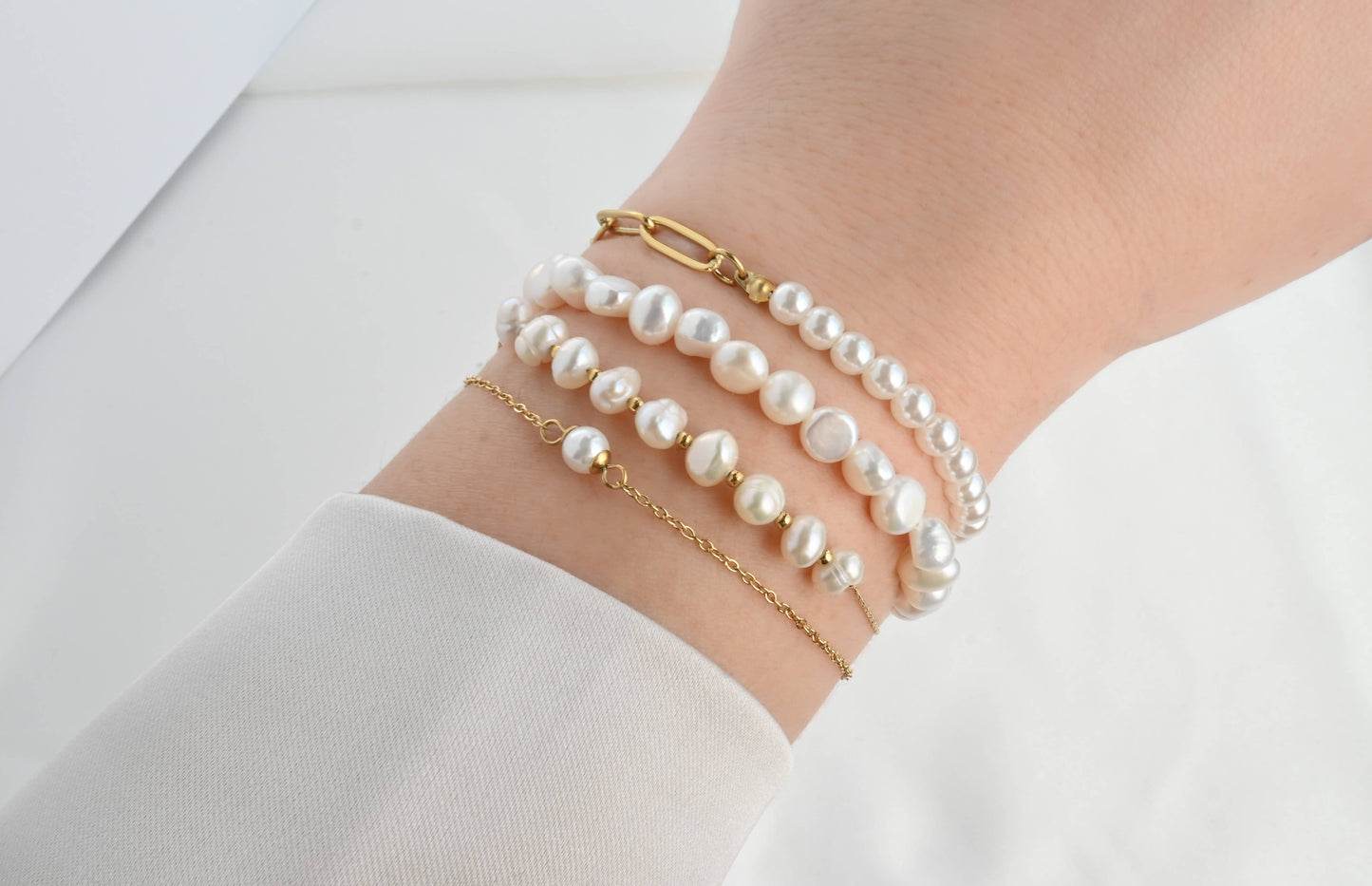 Blueyejewelry Bracelet Dainty Pearl Gold Chain