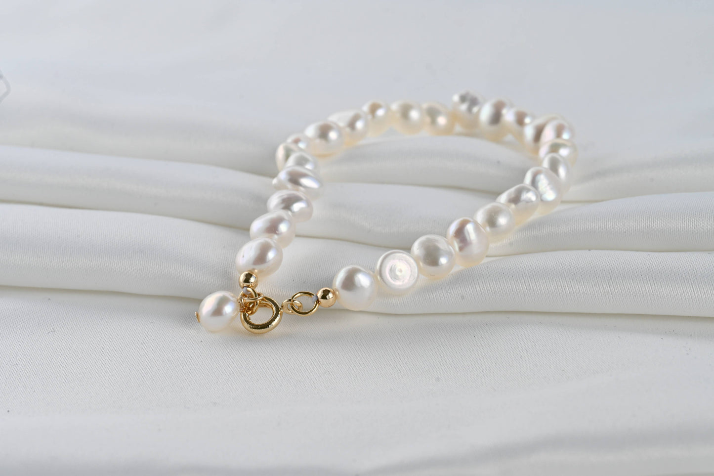 Blueyejewelry Bracelet Dainty Pearl Gold Chain