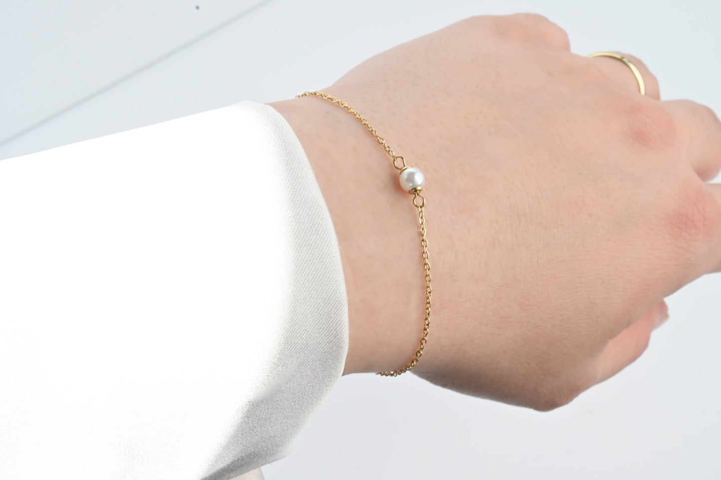 Blueyejewelry Bracelet Dainty Pearl Gold Chain