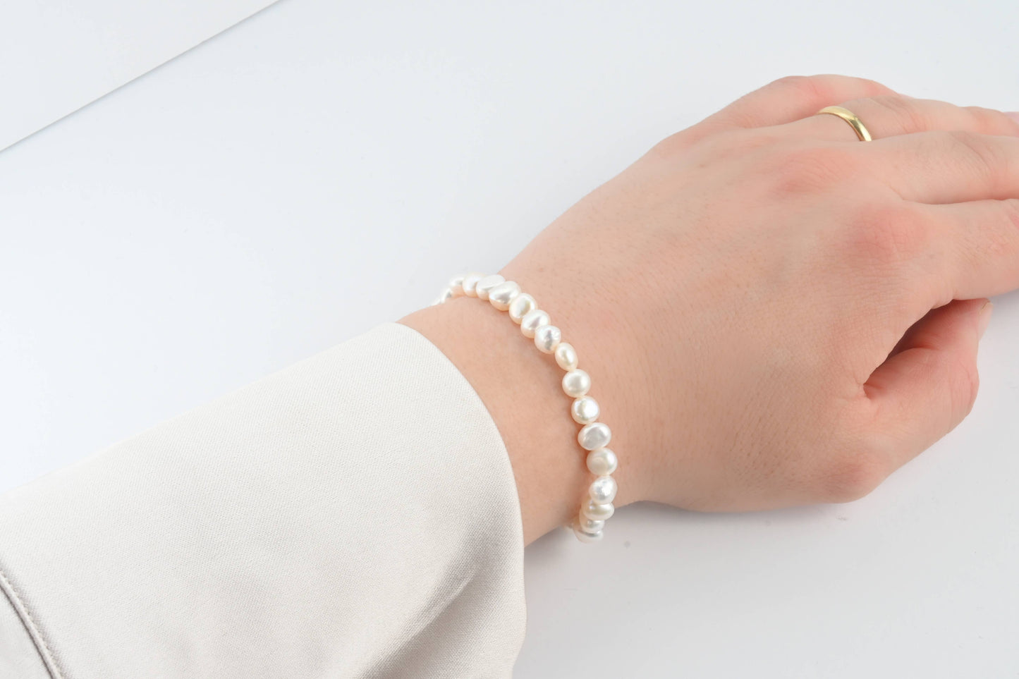 Blueyejewelry Bracelet Dainty Pearl Gold Chain