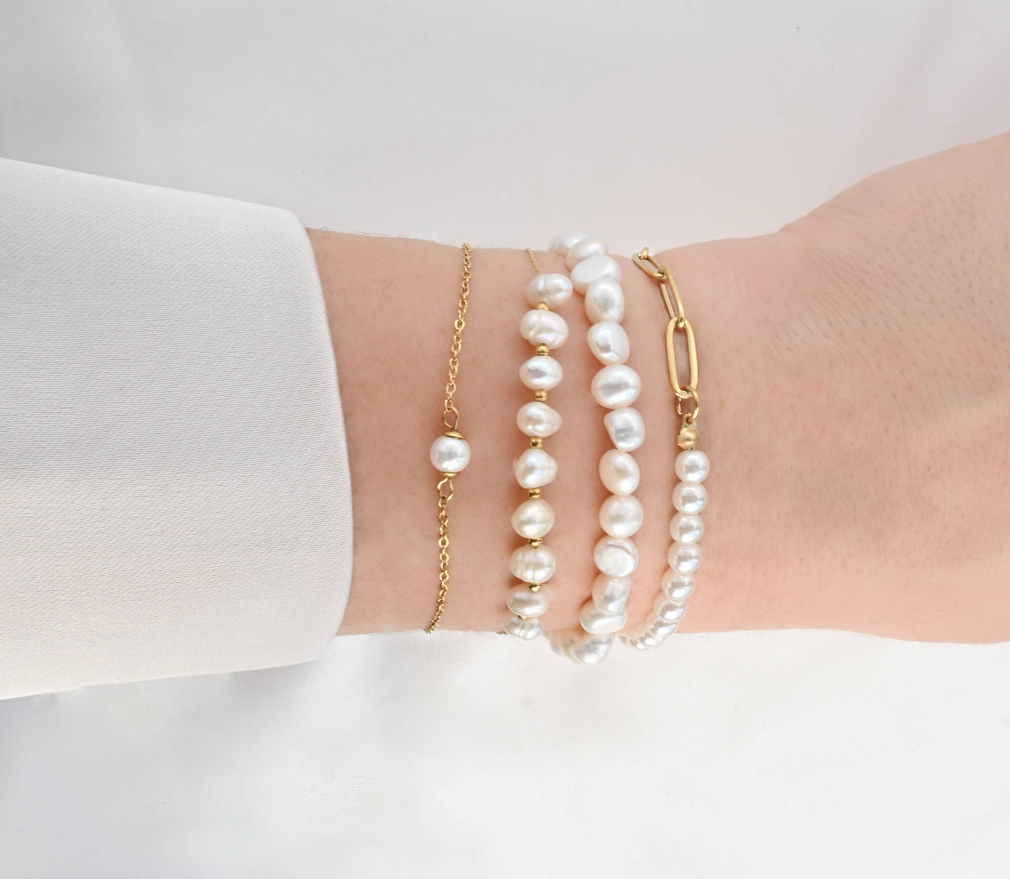 Blueyejewelry Bracelet Dainty Pearl Gold Chain