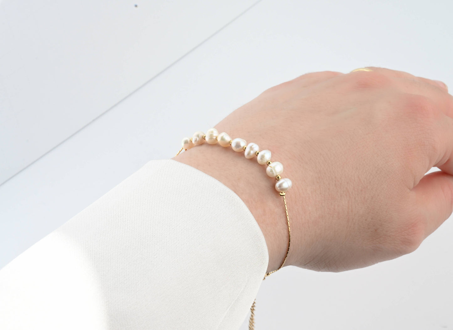 Blueyejewelry Bracelet Dainty Pearl Gold Chain