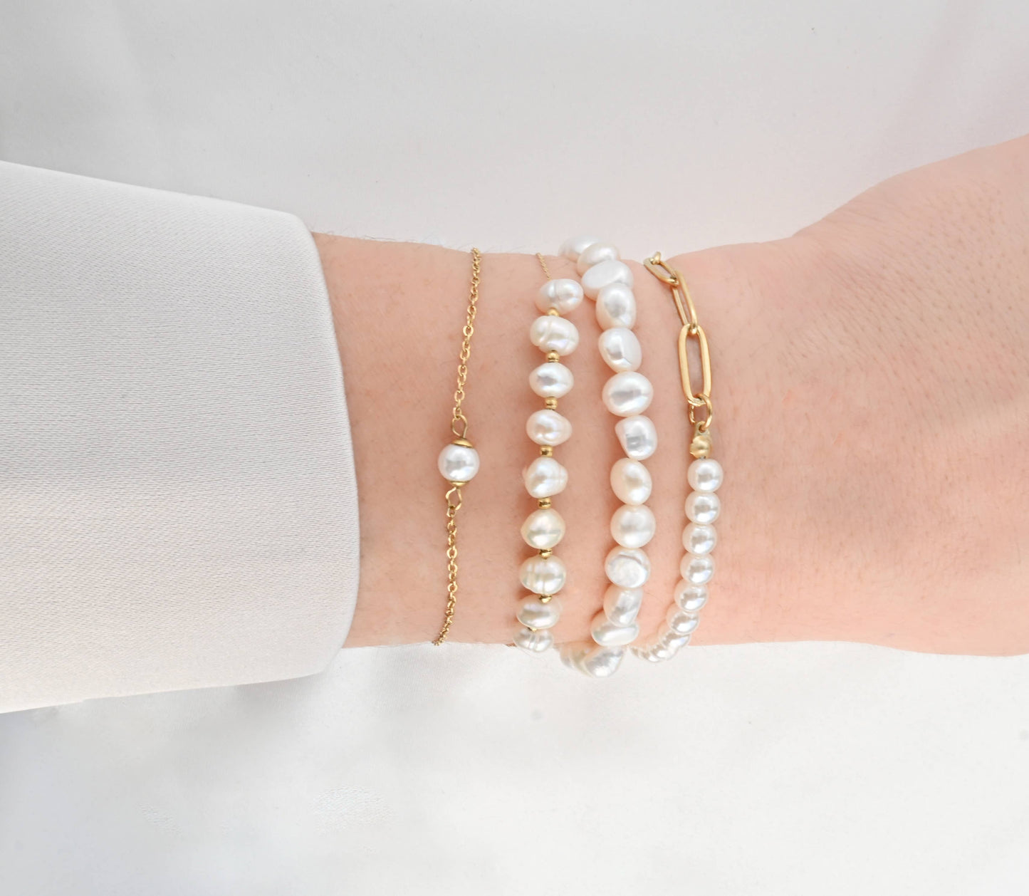 Blueyejewelry Bracelet Dainty Pearl Gold Chain